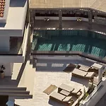 Aretia Villa, Design & Nature Escape With Pool, By Thinkvilla Casa de Férias